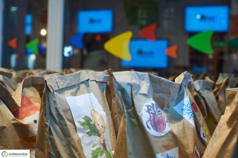 OTP karácsonyi adomány - fotó Szarka Lajos