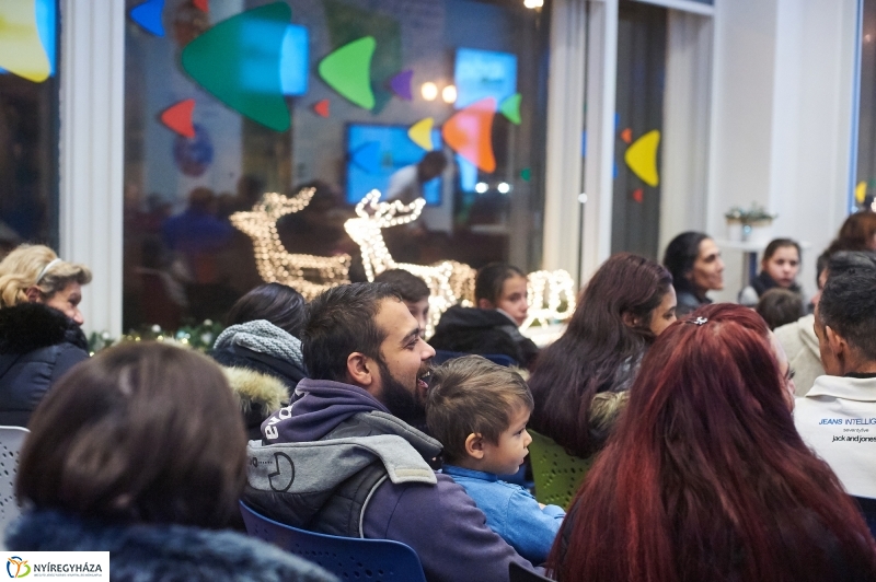 OTP karácsonyi adomány - fotó Szarka Lajos