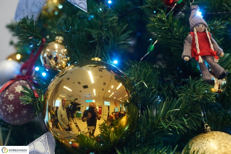 OTP karácsonyi adomány - fotó Szarka Lajos