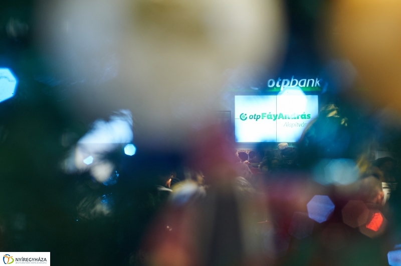 OTP karácsonyi adomány - fotó Szarka Lajos