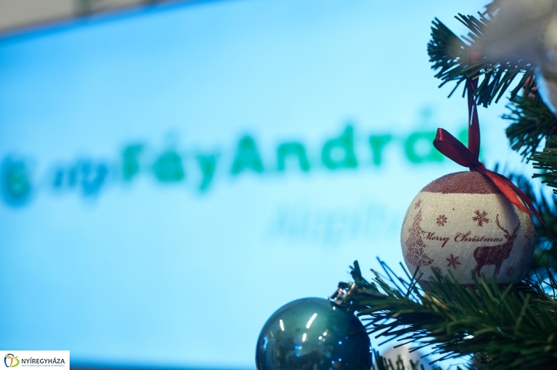 OTP karácsonyi adomány - fotó Szarka Lajos