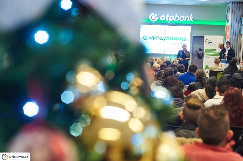 OTP karácsonyi adomány - fotó Szarka Lajos