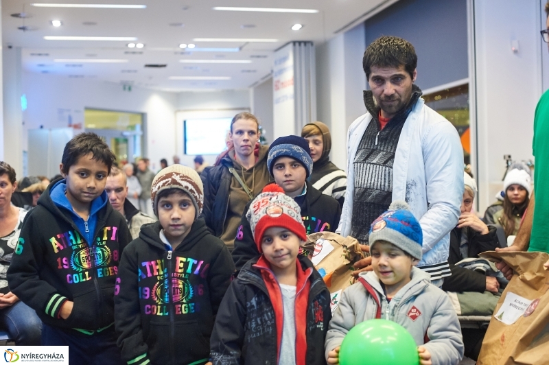 OTP karácsonyi adomány - fotó Szarka Lajos