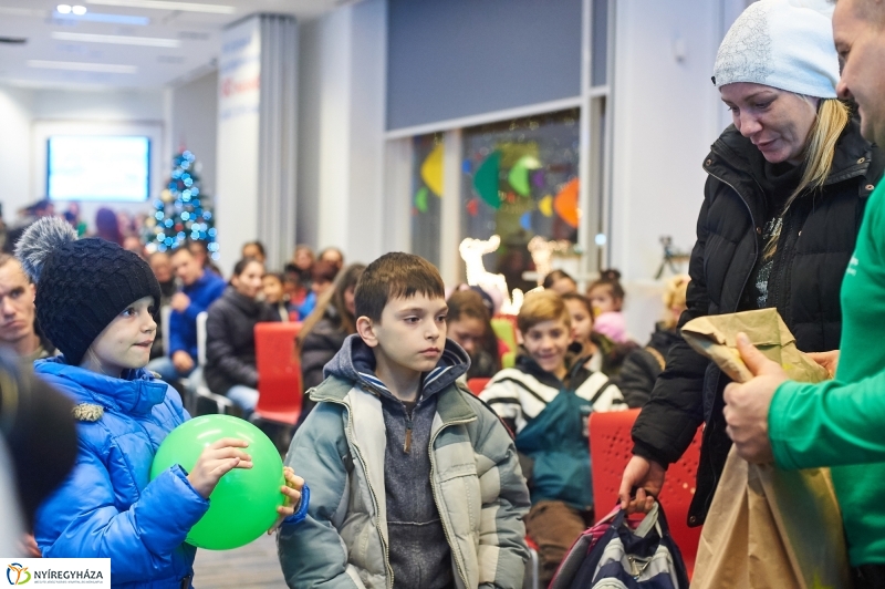 OTP karácsonyi adomány - fotó Szarka Lajos