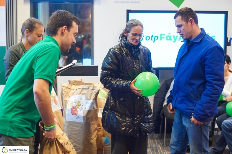 OTP karácsonyi adomány - fotó Szarka Lajos