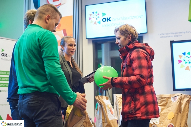 OTP karácsonyi adomány - fotó Szarka Lajos