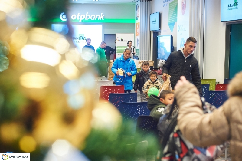 OTP karácsonyi adomány - fotó Szarka Lajos