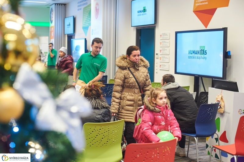 OTP karácsonyi adomány - fotó Szarka Lajos