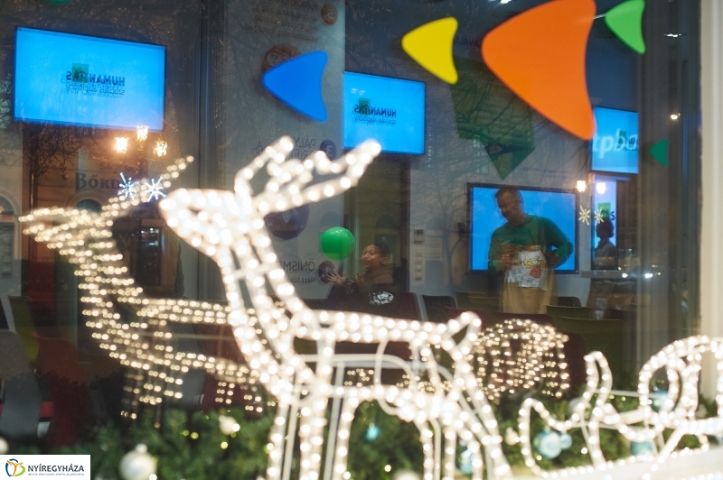 OTP karácsonyi adomány - fotó Szarka Lajos