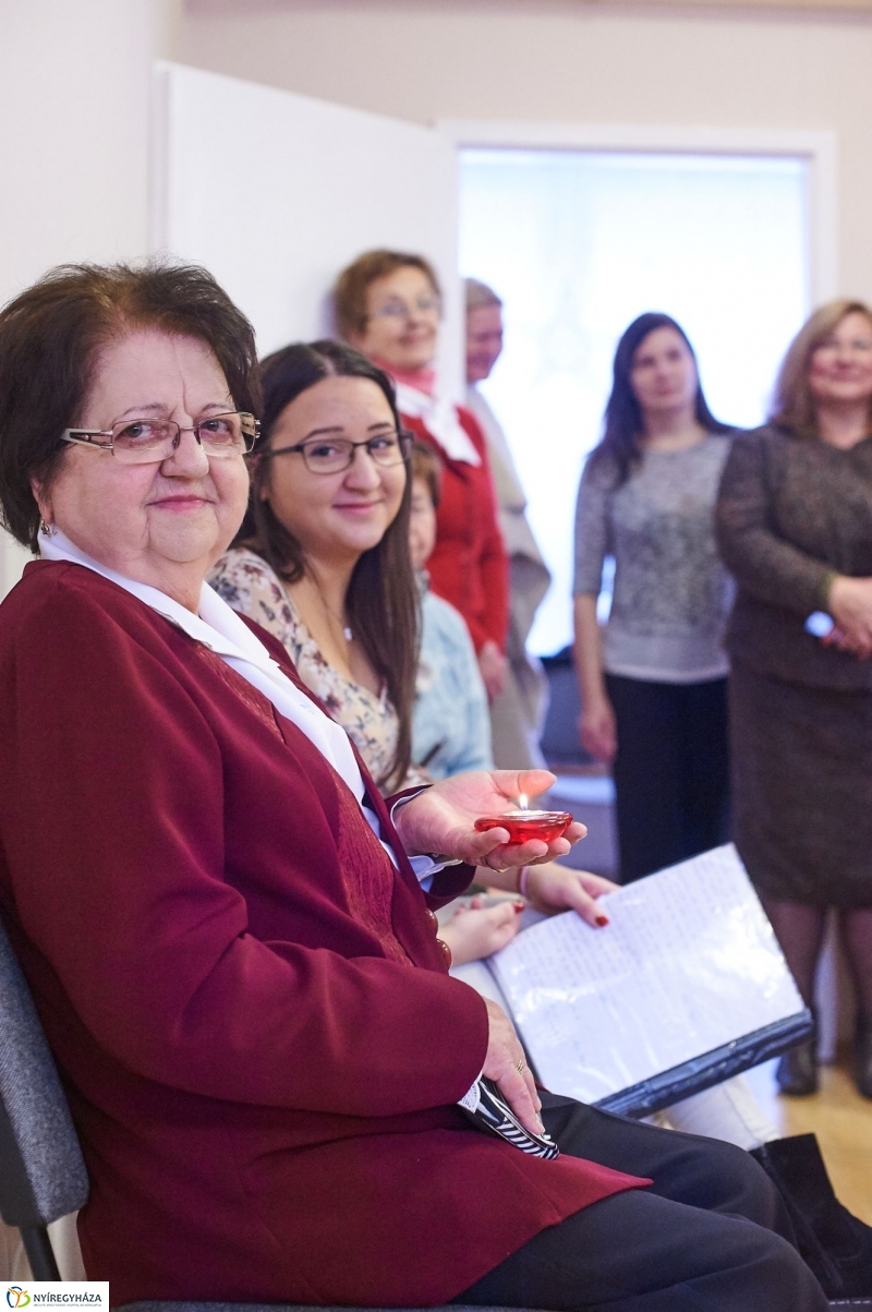 Karácsonyi ajándék időseknek  fotó Szarka Lajos