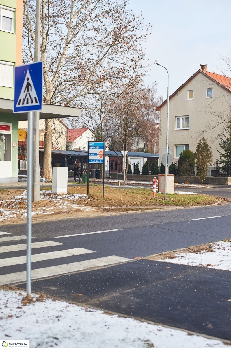 Új járda és gyalogos átkelőhely - fotó Szarka Lajos