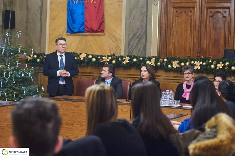 Támogatás rászoruló hallgatóknak - fotó Szarka Lajos