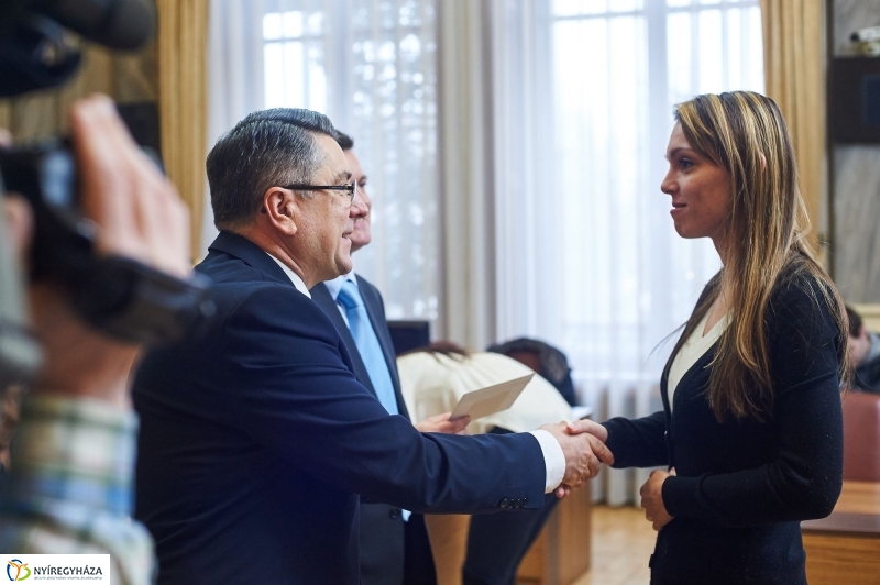 Támogatás rászoruló hallgatóknak - fotó Szarka Lajos