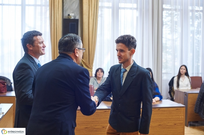 Támogatás rászoruló hallgatóknak - fotó Szarka Lajos