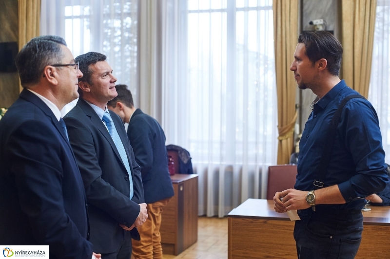 Támogatás rászoruló hallgatóknak - fotó Szarka Lajos