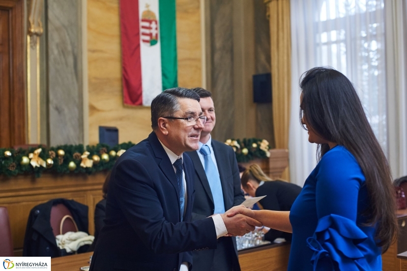 Támogatás rászoruló hallgatóknak - fotó Szarka Lajos