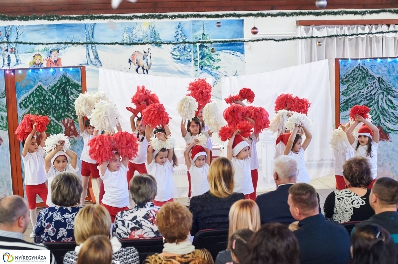 Karácsonyi ünnepség Oroson - fotó Szarka Lajos