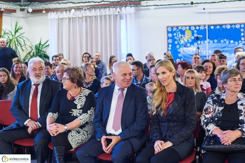 Karácsonyi ünnepség Oroson - fotó Szarka Lajos