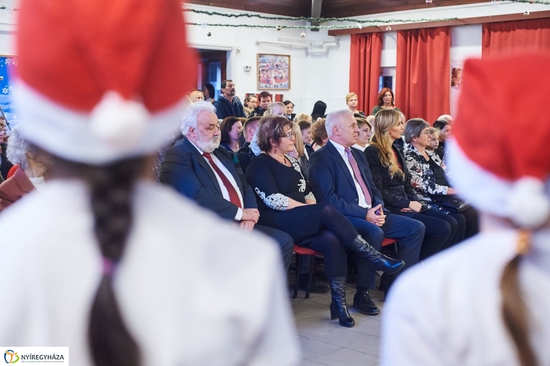 Karácsonyi ünnepség Oroson - fotó Szarka Lajos