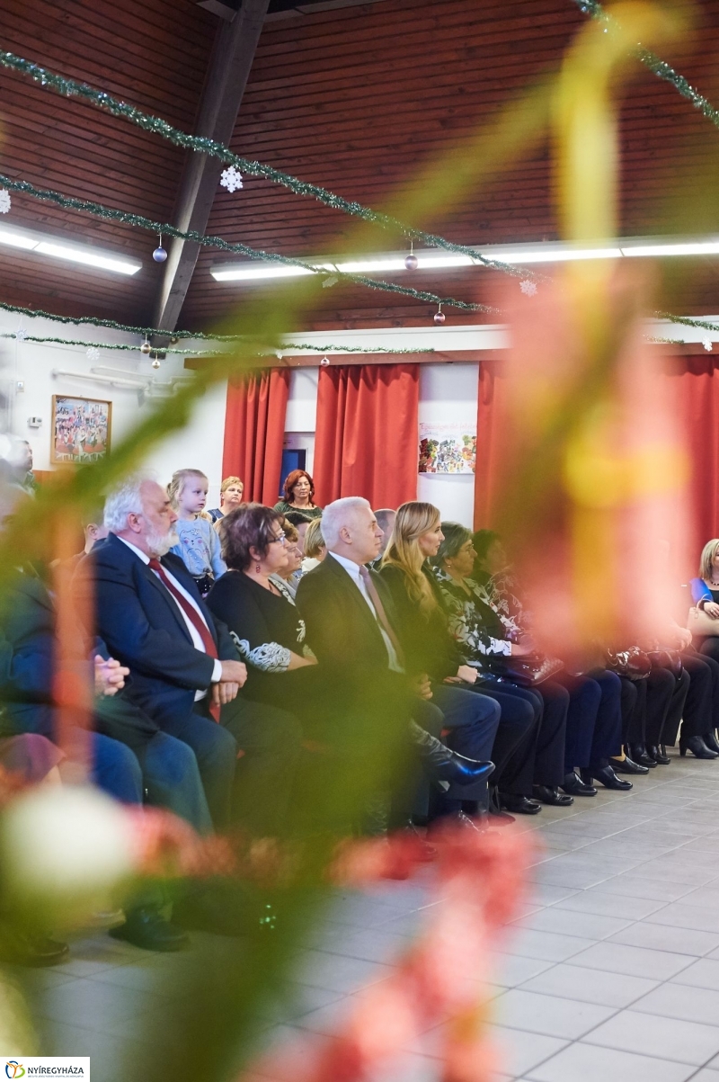 Karácsonyi ünnepség Oroson - fotó Szarka Lajos