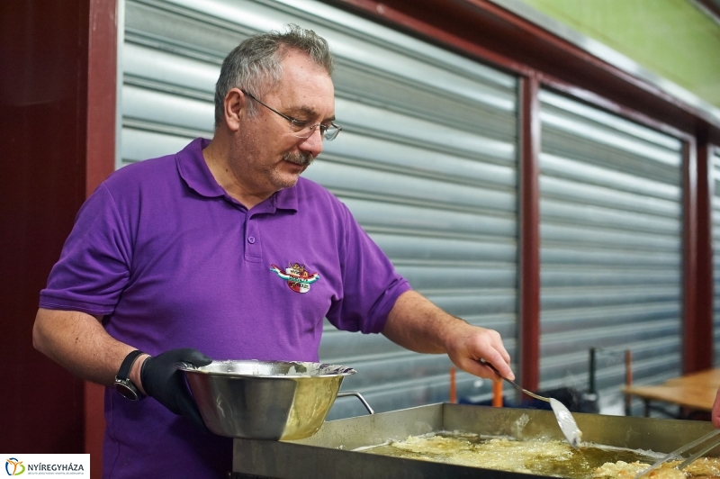 Piaci ajándék - fotó Szarka Lajos