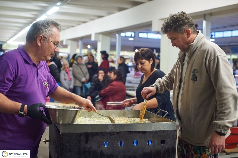 Piaci ajándék - fotó Szarka Lajos