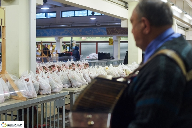 Piaci ajándék - fotó Szarka Lajos