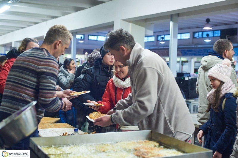 Piaci ajándék - fotó Szarka Lajos