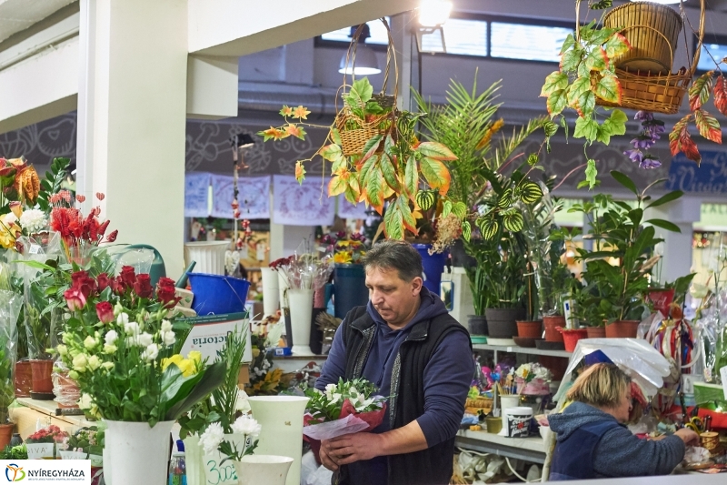 Karácsony előtt a piacon - fotó Szarka Lajos