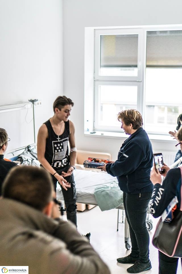 Adomány a gyerekosztálynak - Fotó Kohut Árpád