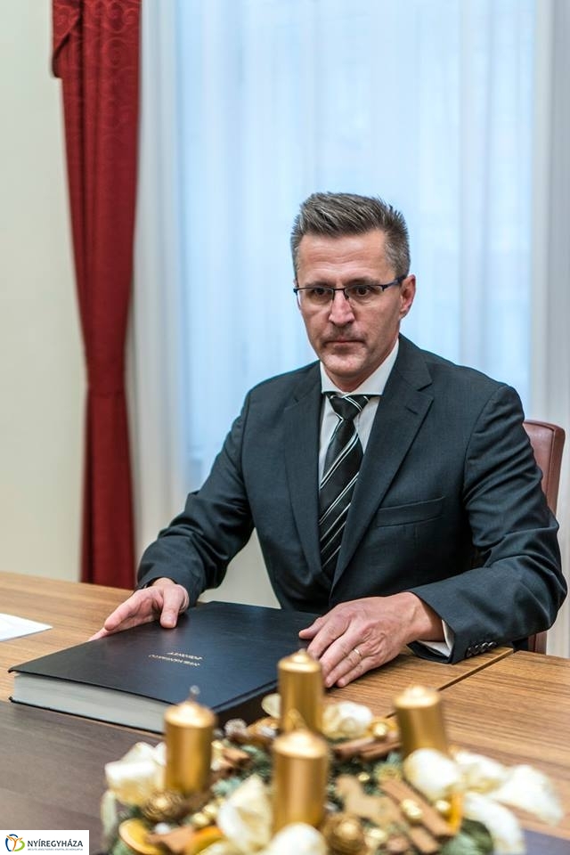 Temetői Főkönyv - fotó Kohut Árpád