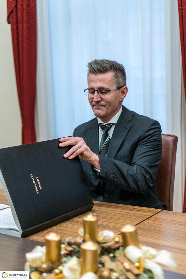 Temetői Főkönyv - fotó Kohut Árpád