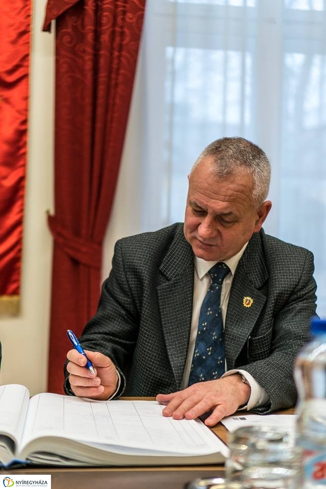 Temetői Főkönyv - fotó Kohut Árpád