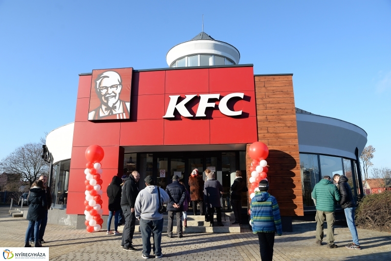 Új gyorsétterem nyílt Nyíregyházán - fotó Trifonov Éva