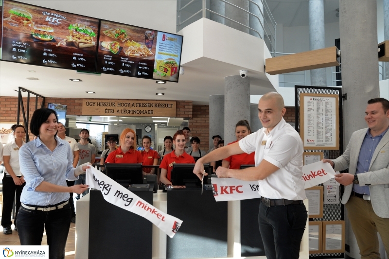 Új gyorsétterem nyílt Nyíregyházán - fotó Trifonov Éva