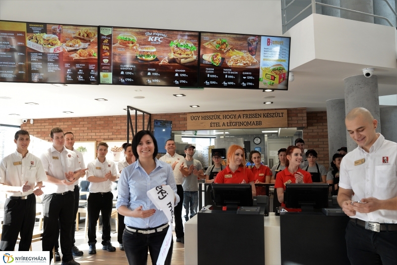 Új gyorsétterem nyílt Nyíregyházán - fotó Trifonov Éva