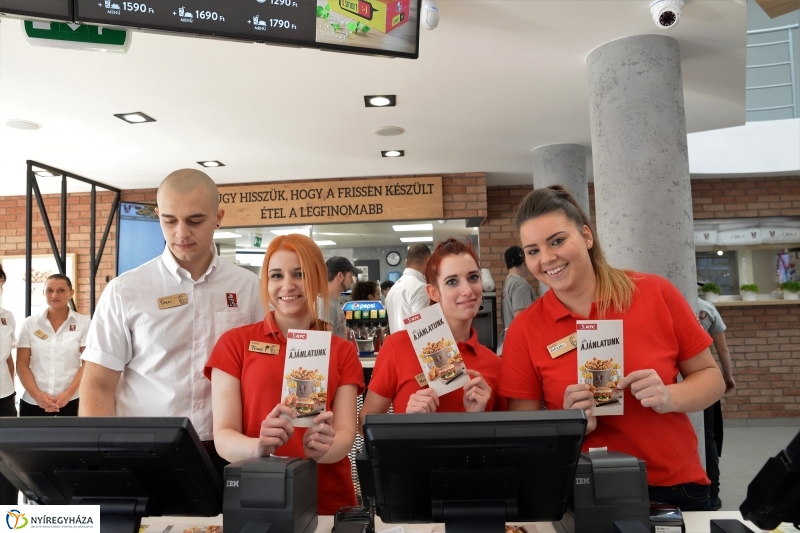 Új gyorsétterem nyílt Nyíregyházán - fotó Trifonov Éva