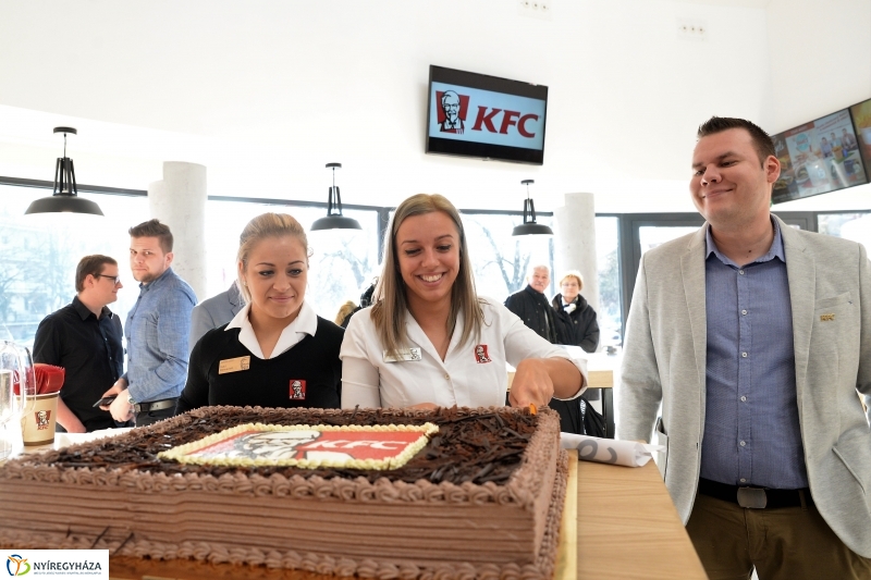 Új gyorsétterem nyílt Nyíregyházán - fotó Trifonov Éva