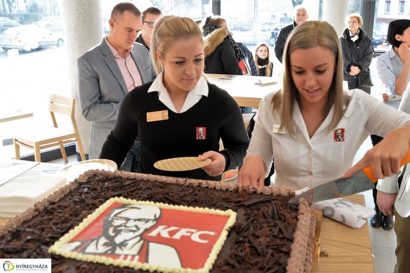 Új gyorsétterem nyílt Nyíregyházán - fotó Trifonov Éva