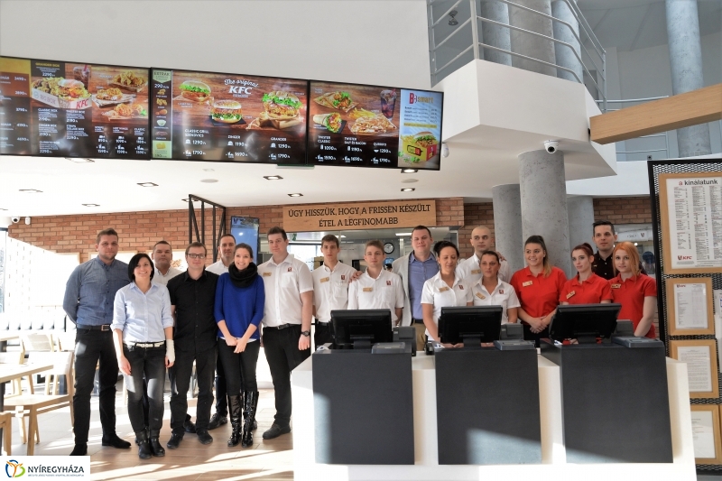 Új gyorsétterem nyílt Nyíregyházán - fotó Trifonov Éva