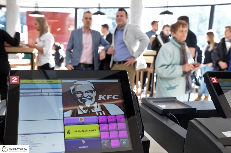 Új gyorsétterem nyílt Nyíregyházán - fotó Trifonov Éva