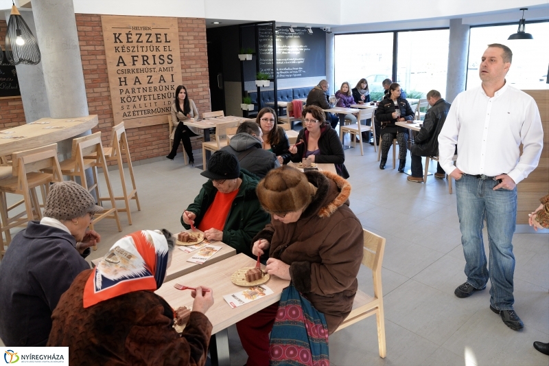 Új gyorsétterem nyílt Nyíregyházán - fotó Trifonov Éva