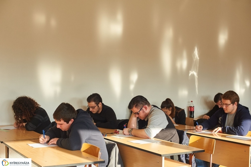 Vizsgaidőszak az egyetemen - fotó Szarka Lajos