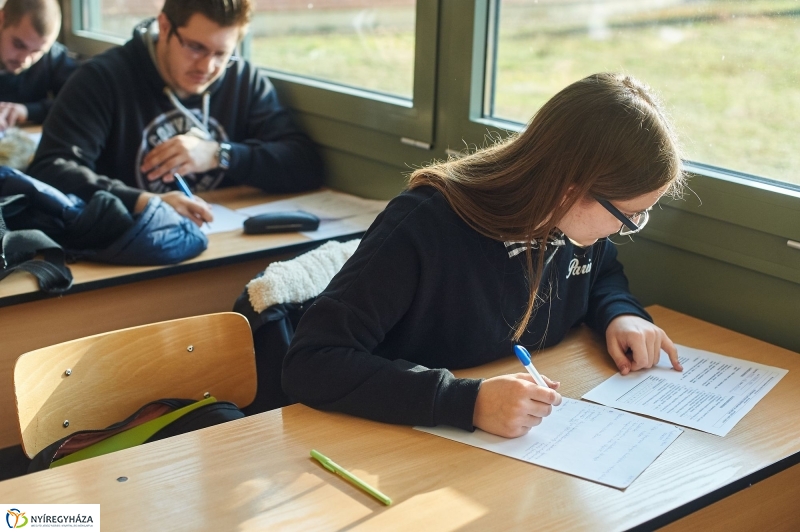 Vizsgaidőszak az egyetemen - fotó Szarka Lajos