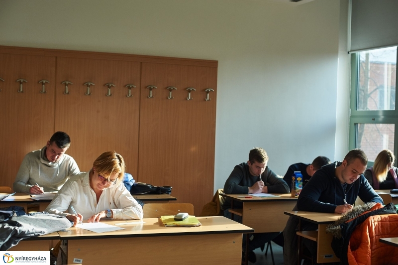 Vizsgaidőszak az egyetemen - fotó Szarka Lajos