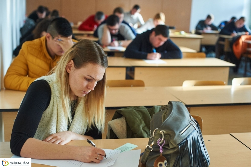 Vizsgaidőszak az egyetemen - fotó Szarka Lajos