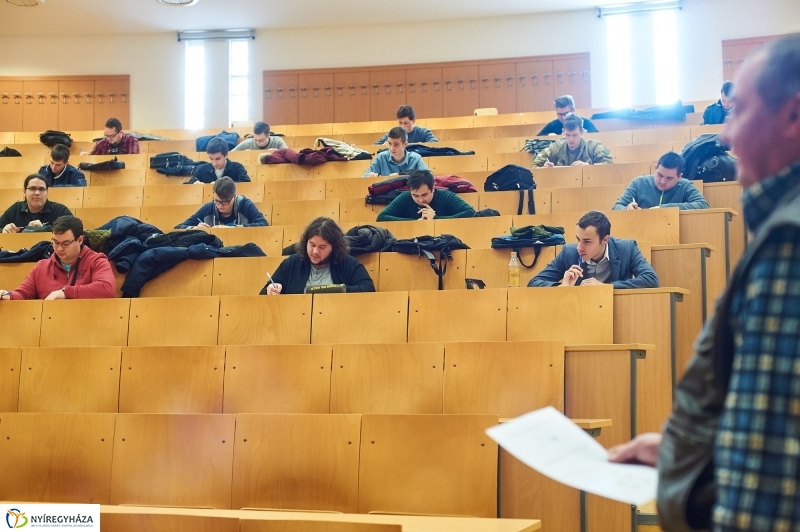 Vizsgaidőszak az egyetemen - fotó Szarka Lajos