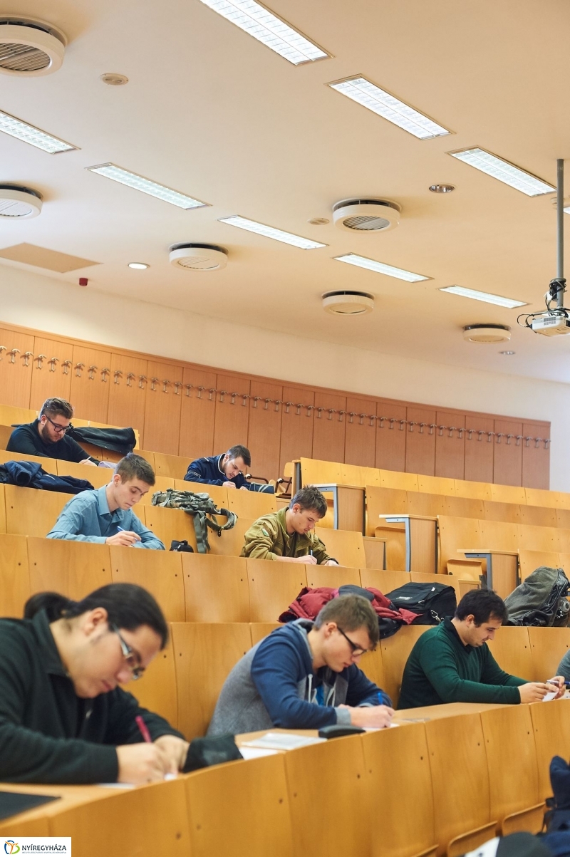 Vizsgaidőszak az egyetemen - fotó Szarka Lajos