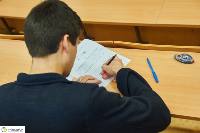 Vizsgaidőszak az egyetemen - fotó Szarka Lajos