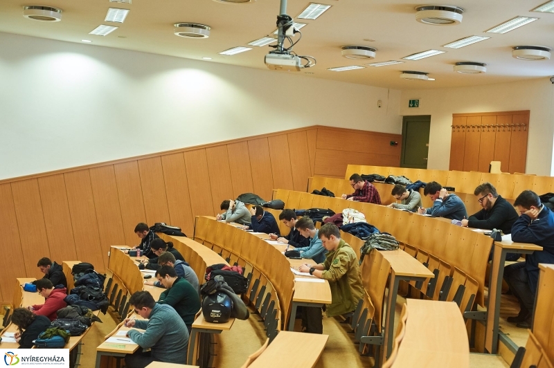 Vizsgaidőszak az egyetemen - fotó Szarka Lajos